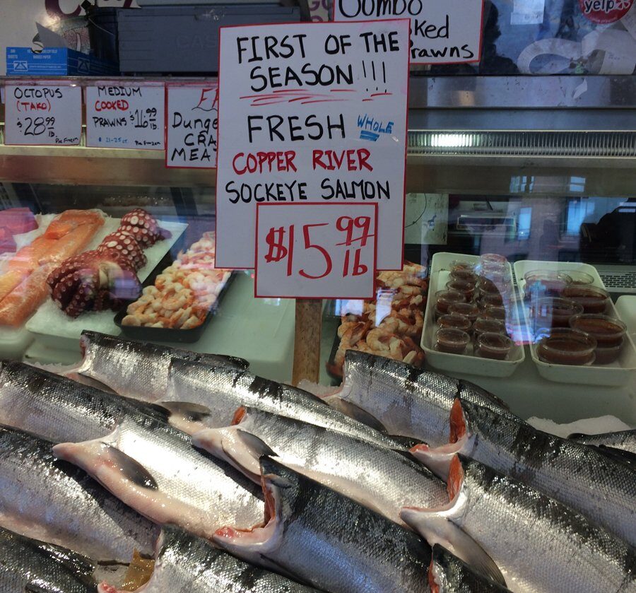 The week salmon season started, at pike place market