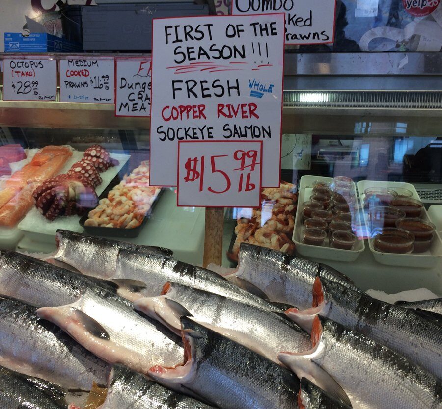 The week salmon season started, at pike place market