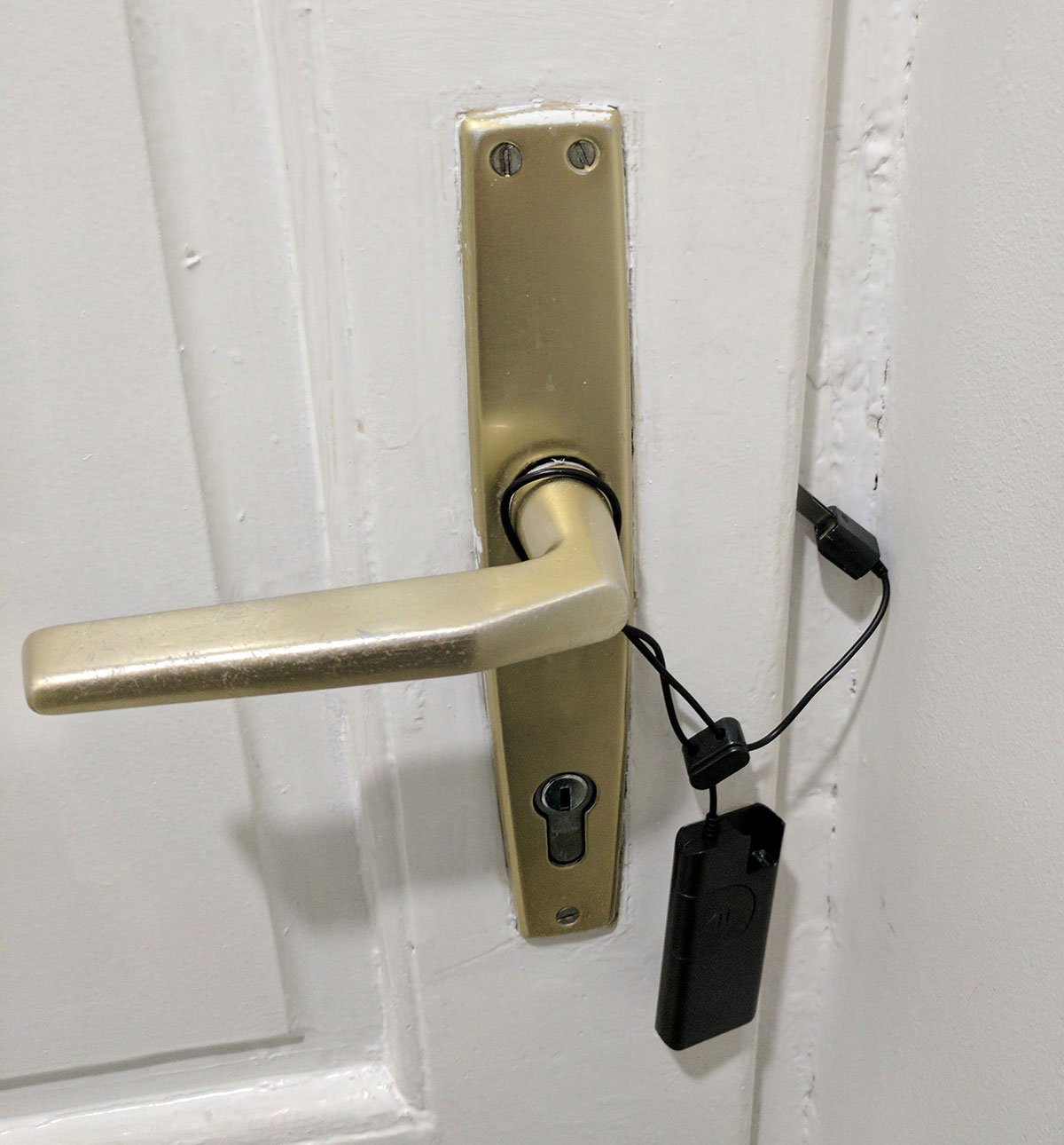 Door alarms make hostels and rented rooms secure