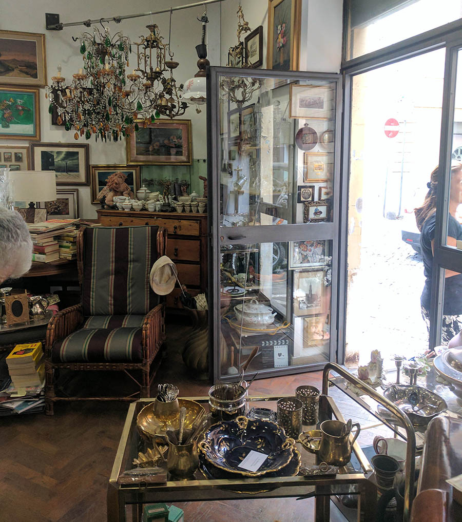 A sublime antique shop in vatican city