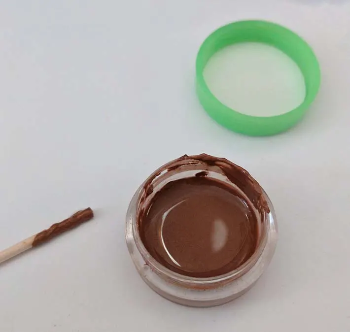 Making ultra compact makeup for one bag travel or backpacking