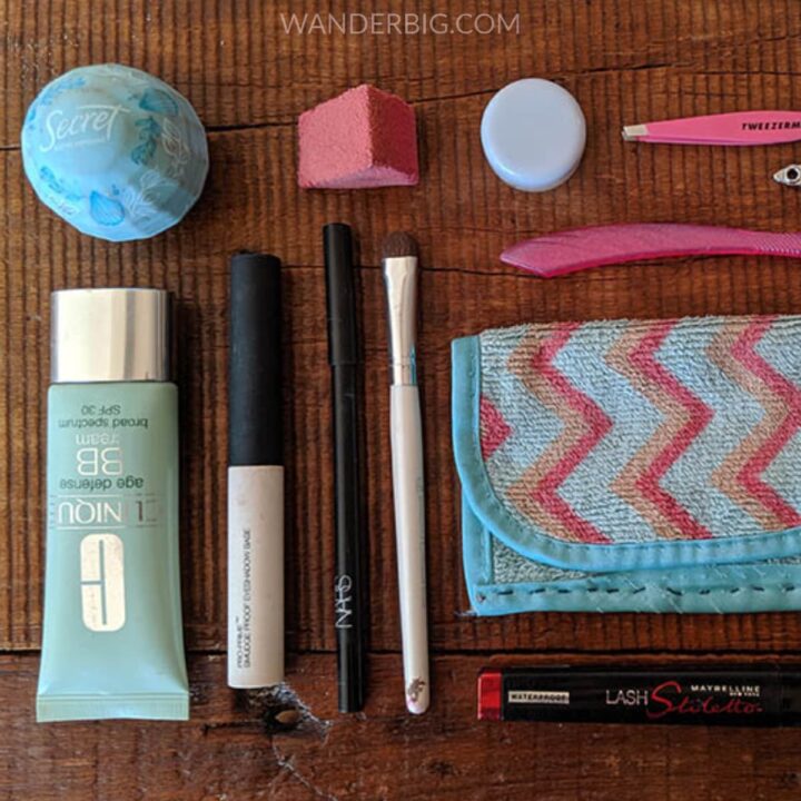 How to make your own travel makeup compacts