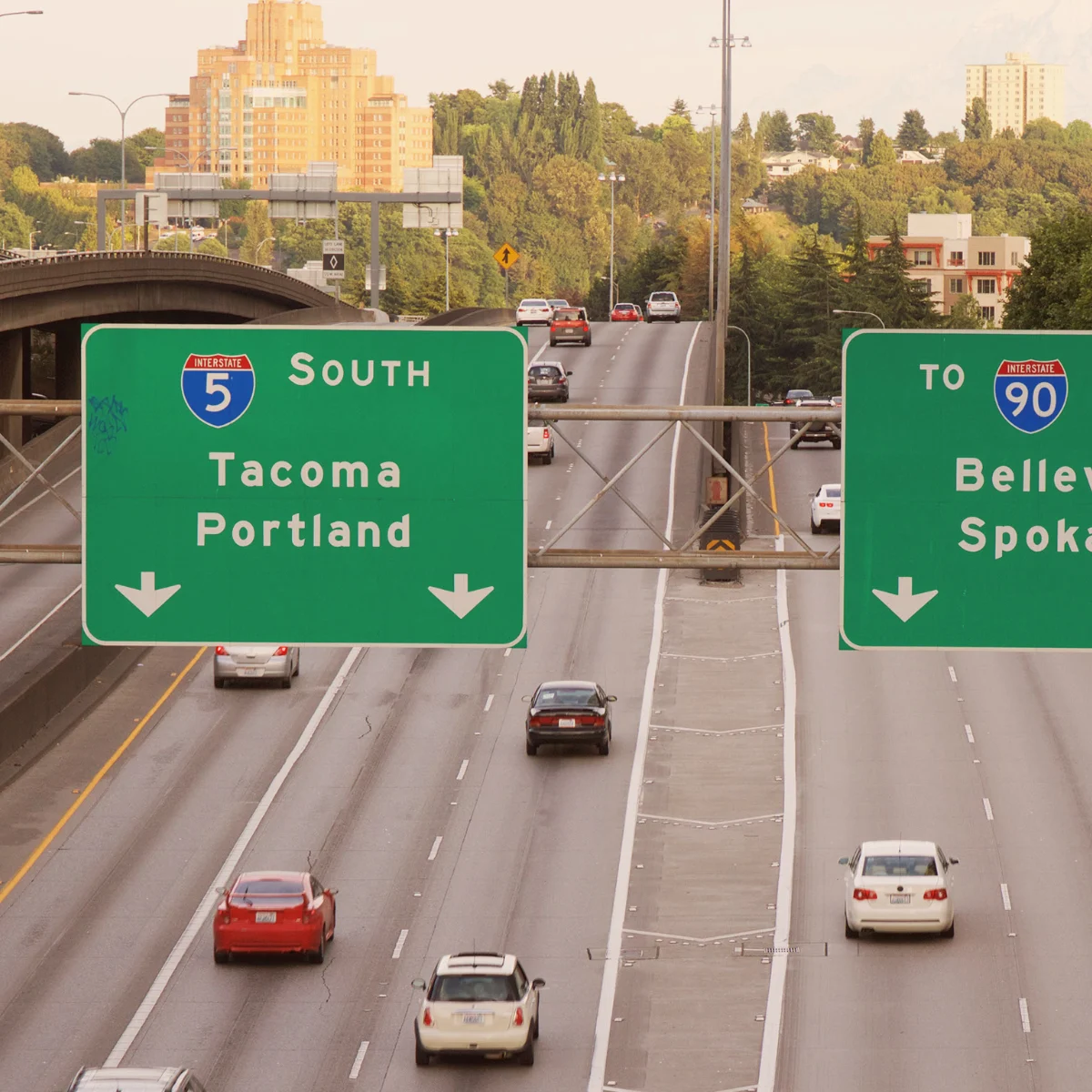 Cars leaving seattle via the interstate- possibly for day trips.