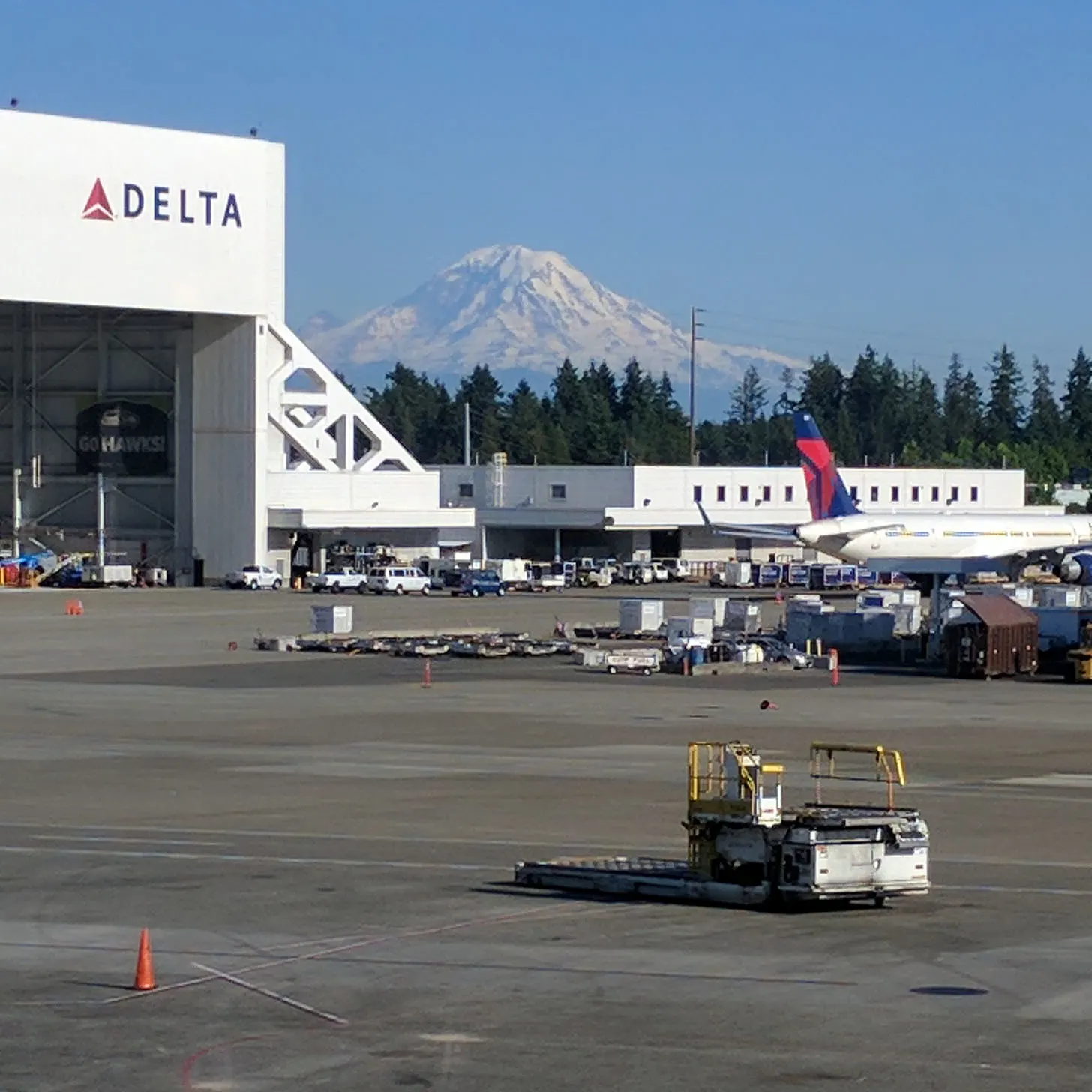 An airfield at seatac airport with mount rainer in the background.