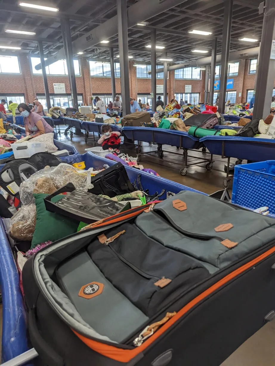 Inexpensive suitcases near me discount