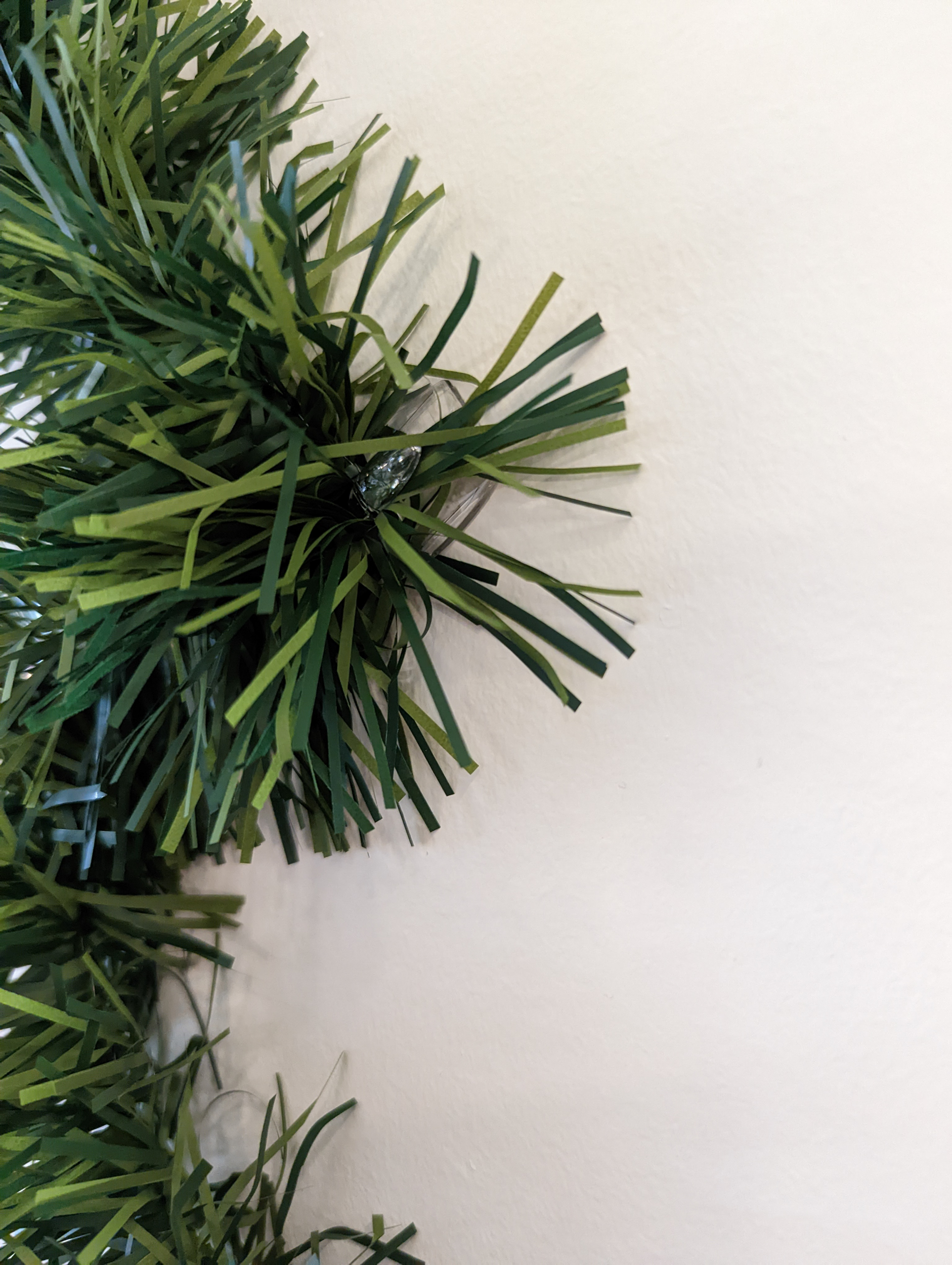 Commend hooks are a must-have for a hotel room decorated for the holidays.