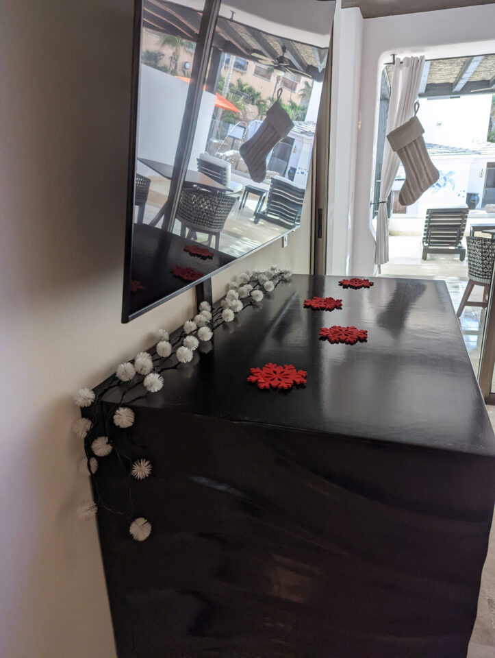 6 Ways To Decorate a Hotel Room For Christmas