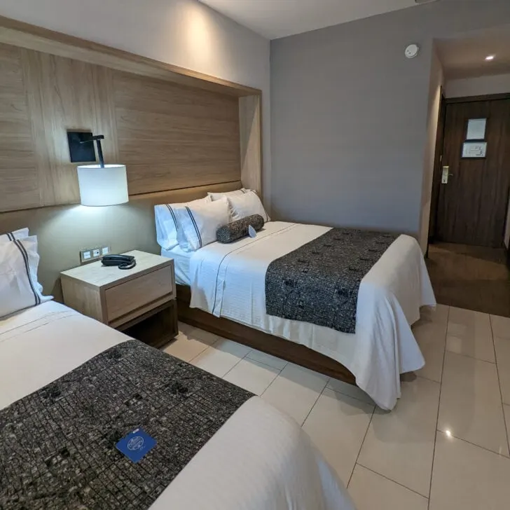 A Airbnb apartment with simple furnishings and the text how to get long term airbnb guests.