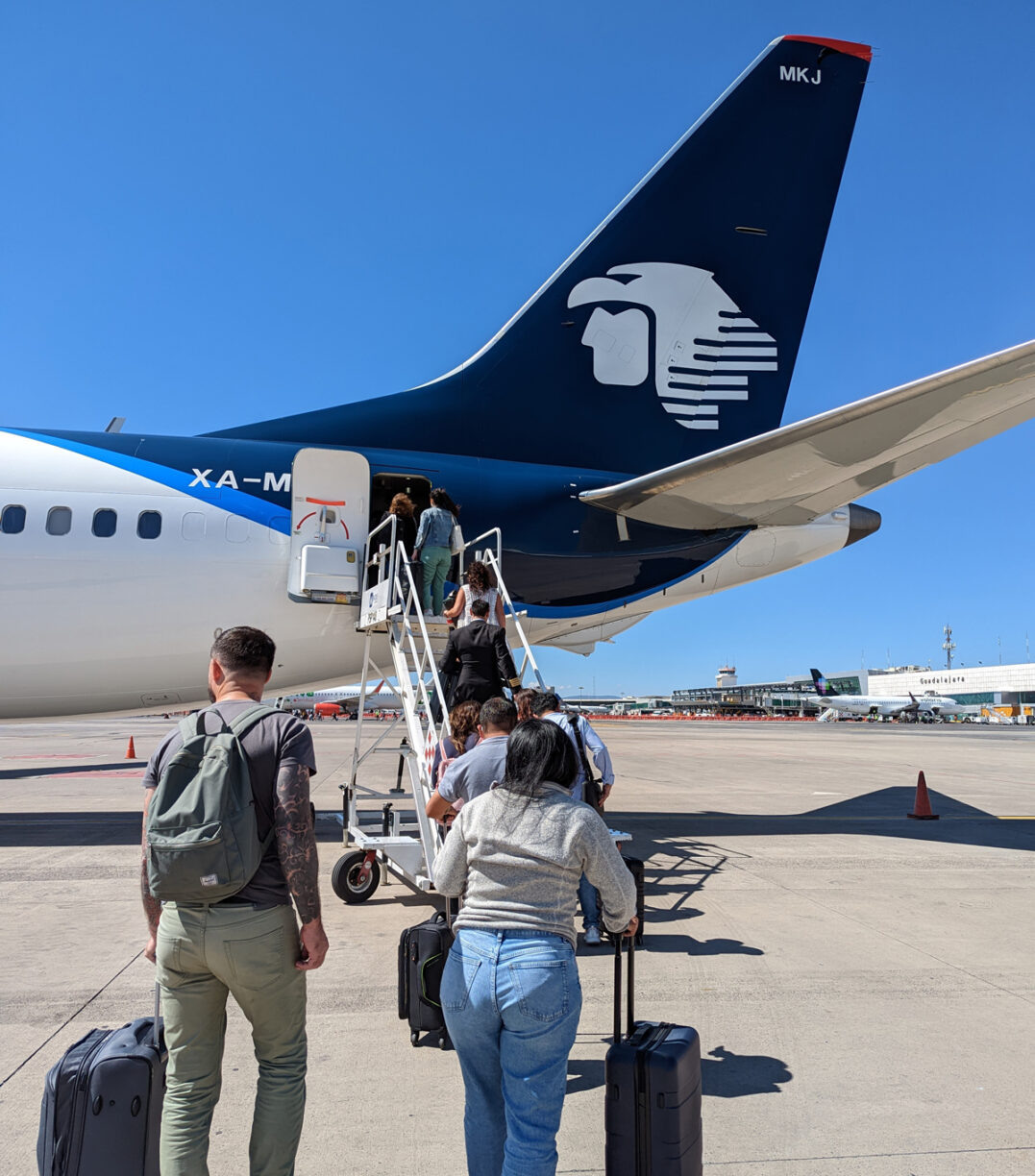 Wb oarding plane mexico