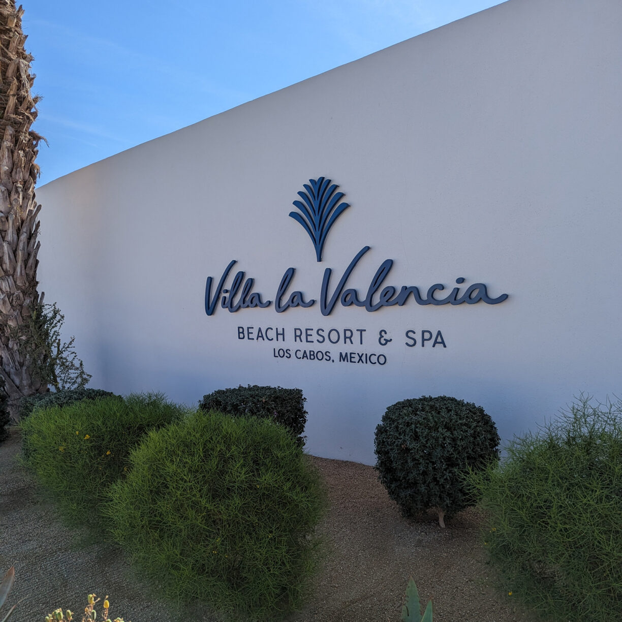 The sign in front of villa la valencia.